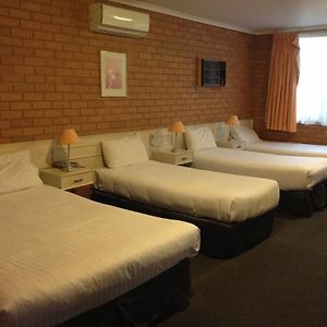Queen Room Three Single Beds
